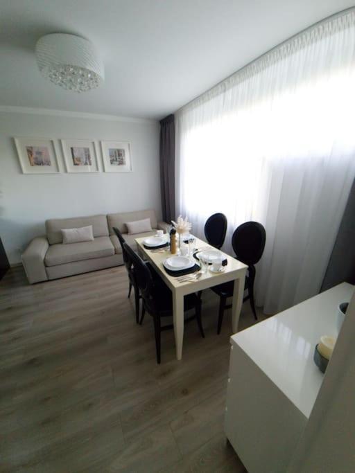 شقة Uroczy, Jasny Apartament Oraz Bezplatny Parking! كراكوفيا المظهر الخارجي الصورة